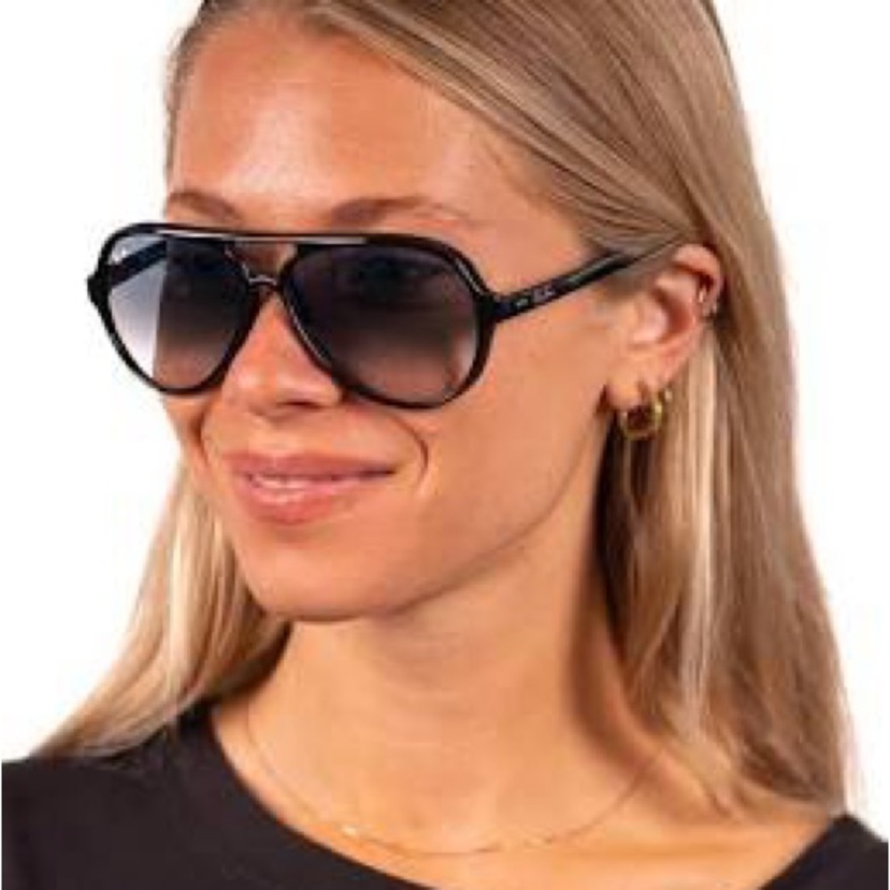 Ray-Ban Black Aviator Glasses with Gradient Lenses
